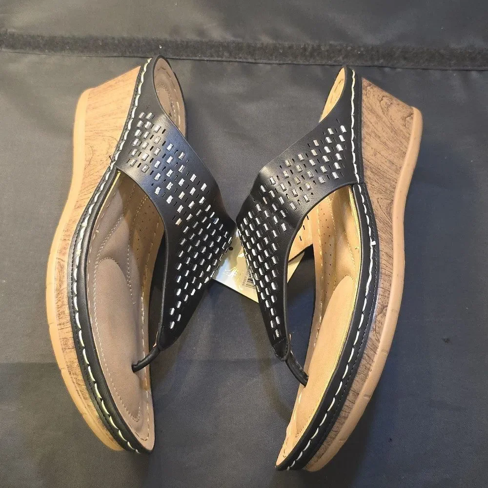 BRAND NEW COMFORT BY ALEXIX BENDEL JEWEL DESIGN THONG WEDGE WOMENS SANDAL